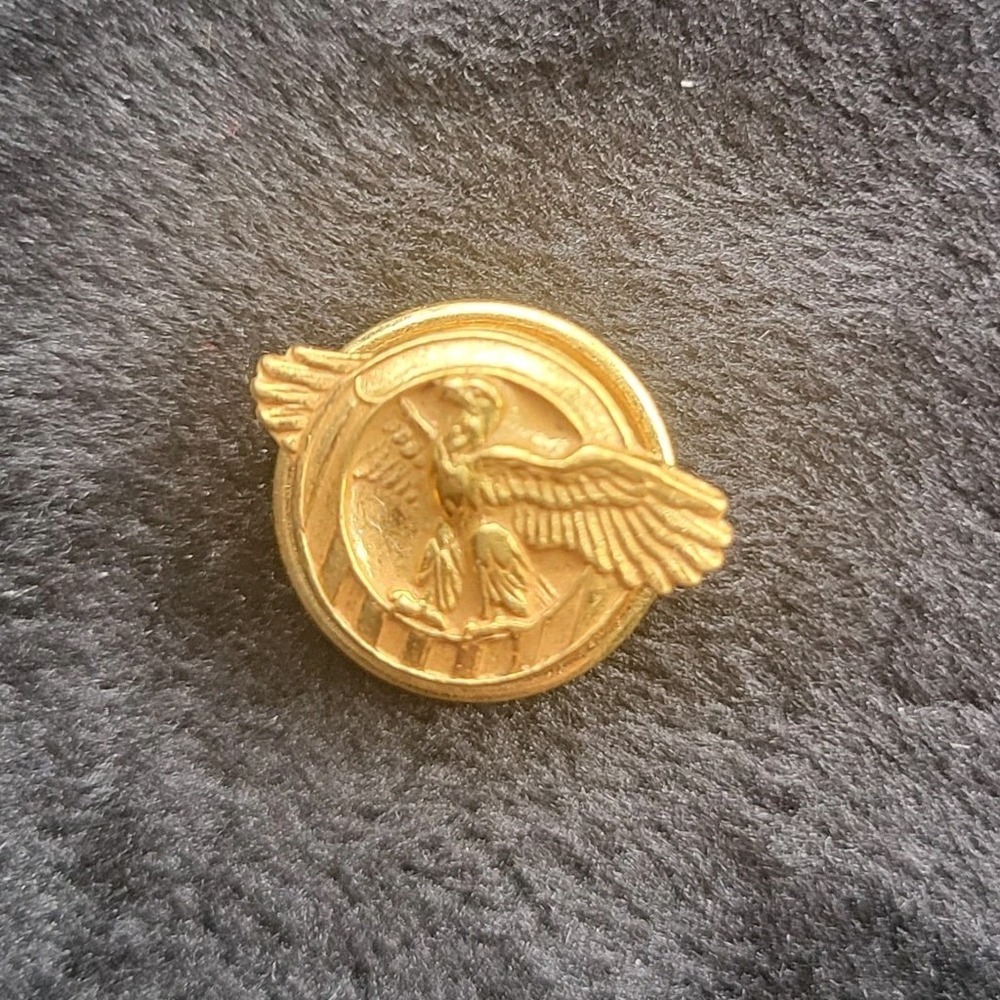 World War II Honorable Service Lapel Button "ruptured duck"‎ pin vintage
